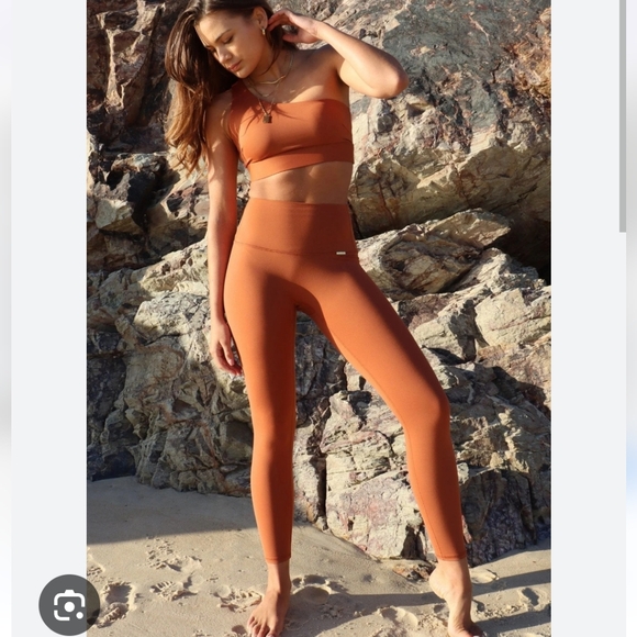 🔥NWT* BUNDLE- 3 Leggings! - Picture 3 of 5